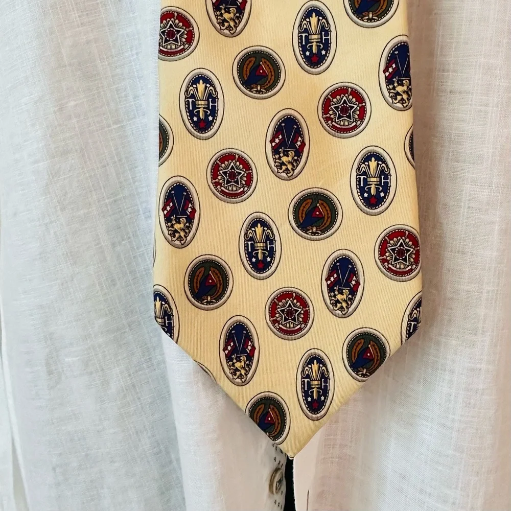 TOMMY HILFIGER ~ Beige/Light Yellow Patterned Neck Tie 100% Italian Silk